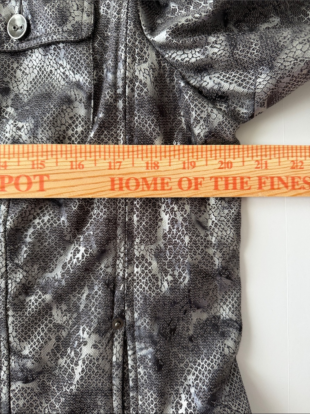 Chico's gray/silver snakeskin animal print moto embossed jacket size 2-Medium - Picture 5 of 8